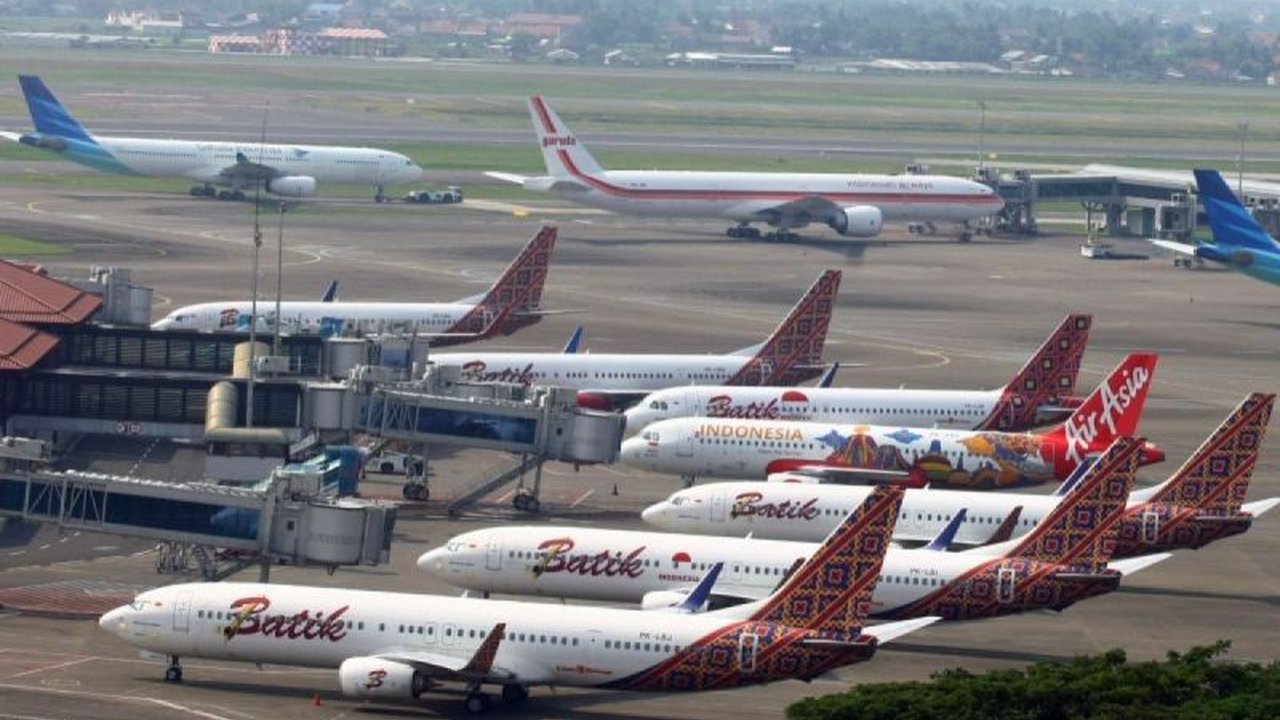 Kantor Imigrasi Singkawang melakukan **deportasi** terhadap ibu dan anak asal Taiwan yang melanggar ketentuan keimigrasian, menegaskan komitmen penegakan hukum di Indonesia dan menjaga kedaulatan negara.