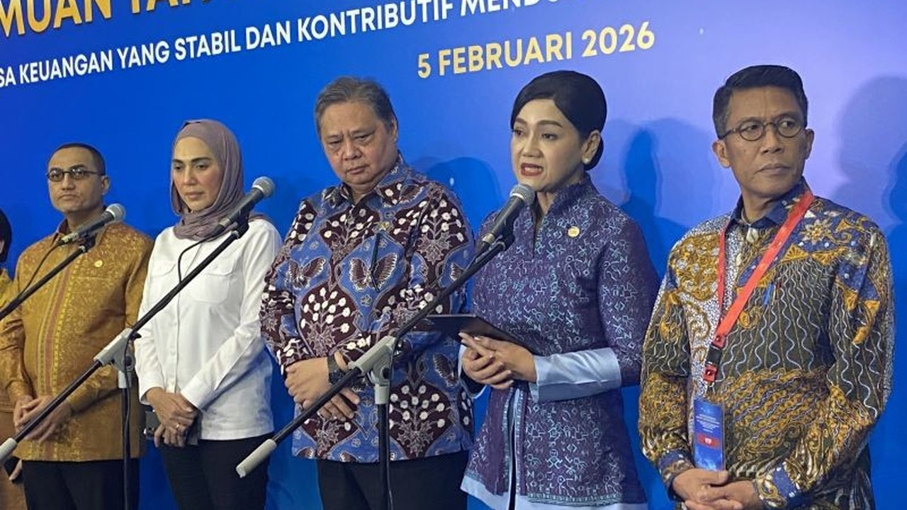 Otoritas Jasa Keuangan (OJK) menetapkan target ambisius, yaitu penghimpunan dana pasar modal sebesar Rp250 triliun pada tahun 2026, didukung reformasi integritas pasar modal yang berkelanjutan.