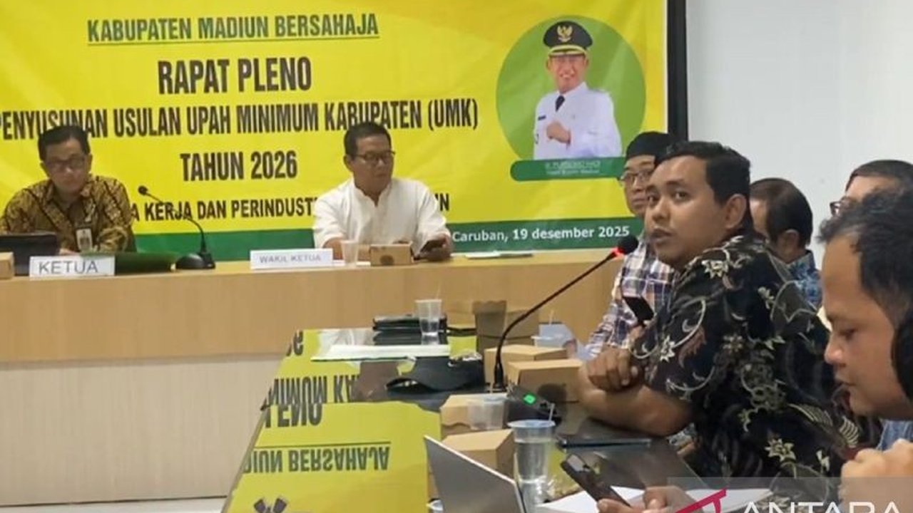 Dinas Tenaga Kerja dan Perindustrian (Disnakerin) Kabupaten Madiun secara proaktif memastikan kepatuhan perusahaan terhadap UMK 2026 Kabupaten Madiun. Bagaimana upaya pengawasan ini berjalan dan apa saja yang perlu diketahui pekerja serta pengusaha?