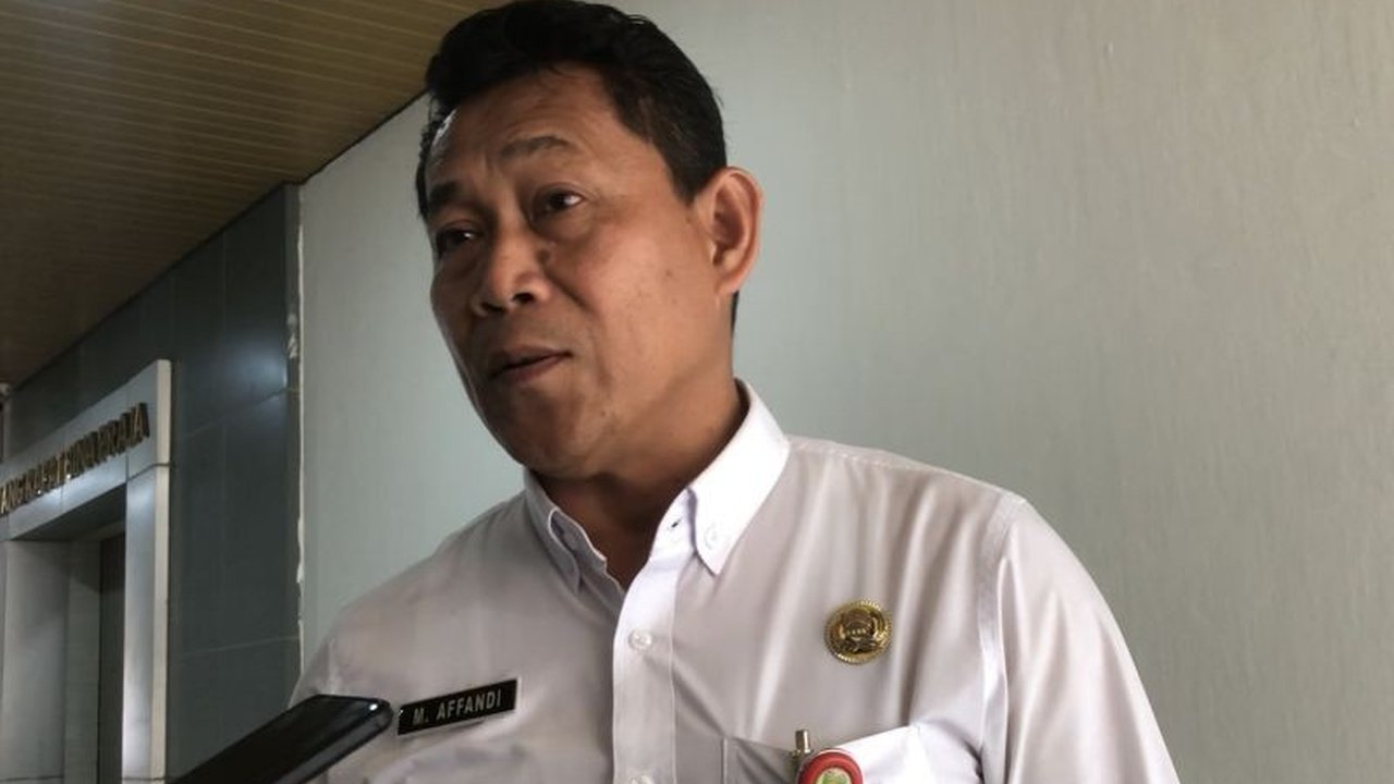 Pemerintah Provinsi Sumatera Selatan (Sumsel) memberikan toleransi sementara bagi angkutan batu bara untuk menyeberang jalan nasional Muara Enim-Lahat hingga 28 Februari 2026. Kebijakan Sumsel toleransi truk batu bara menyeberang jalan nasional ini menjad