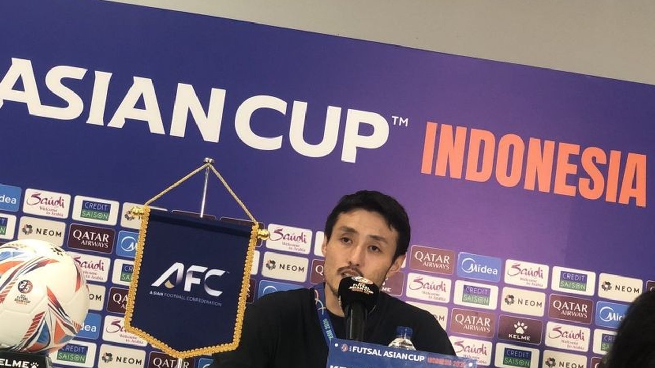 Pelatih timnas futsal Jepang, Kensuke Takahashi, mengungkapkan rasa tanggung jawabnya setelah timnya takluk 3-5 dari Indonesia di semifinal Piala Asia Futsal 2026, sekaligus mengapresiasi perkembangan pesat futsal Indonesia di bawah asuhan Hector Souto.