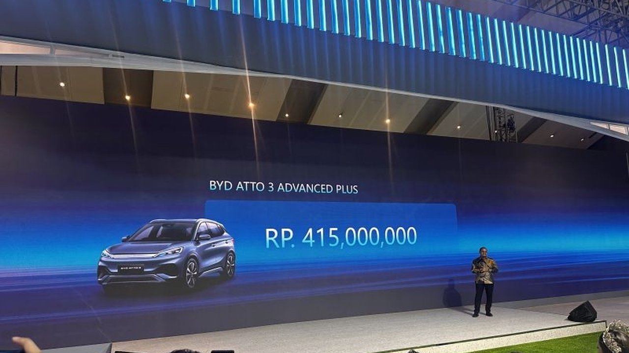 BYD resmi merilis varian terbaru Atto 3 Advanced Plus di ajang Indonesia International Motor Show (IIMS) 2026 dengan harga Rp415 juta, memperkuat posisi BYD dalam segmen SUV listrik menengah dan menawarkan opsi lebih terjangkau.