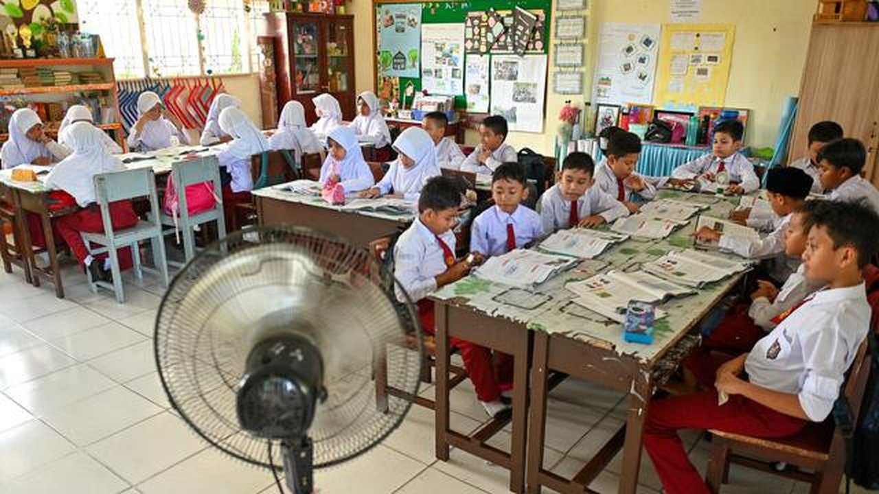 Ilustrasi Puisi Anak SD Tentang Sahabat (AFP/CHAIDEER MAHYUDDIN)