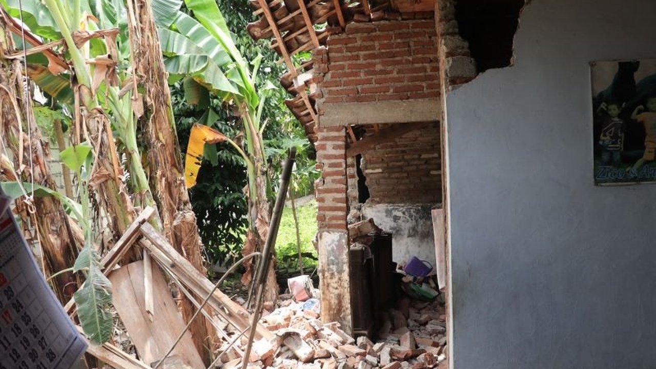 Badan Meteorologi, Klimatologi, dan Geofisika (BMKG) melaporkan bahwa aktivitas gempa susulan Pacitan pascagempa M6,2 telah menunjukkan penurunan frekuensi signifikan. Masyarakat diimbau tetap waspada dan mengikuti informasi resmi.