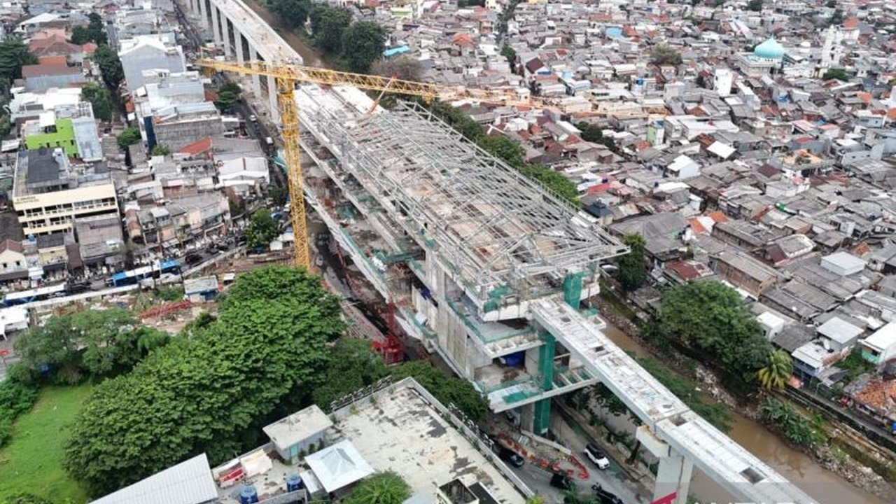 Pembangunan Stasiun LRT Manggarai Fase 1B oleh Jakpro diharapkan menjadi solusi strategis untuk mengurangi emisi karbon dan polusi udara di Jakarta, sekaligus mendorong mobilitas berkelanjutan.