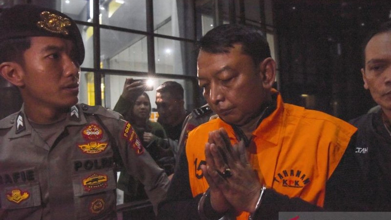 KPK berhasil mengungkap detail kronologi OTT Depok pada 5 Februari 2026, yang melibatkan penyerahan uang di Emeralda Golf Tapos terkait sengketa lahan, menyeret pejabat Pengadilan Negeri dan pihak perusahaan.