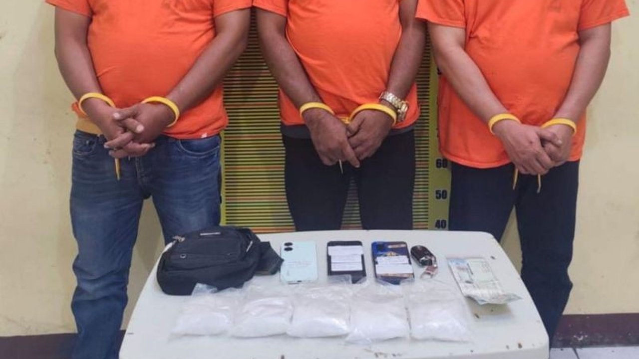 Polda Sumut berhasil membongkar jaringan sabu Tebing Tinggi dengan mengamankan 500 gram narkotika jenis sabu-sabu. Penangkapan ini merupakan komitmen serius kepolisian dalam memerangi peredaran narkoba.