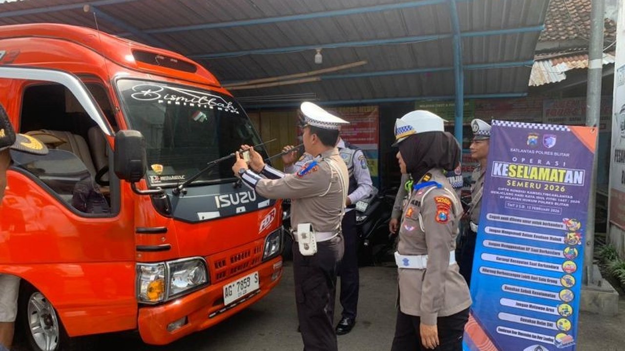 Polres Blitar intensifkan edukasi keselamatan berlalu lintas dalam Operasi Keselamatan Semeru 2026, gandeng berbagai pihak untuk tekan angka kecelakaan di Blitar dan bangun kesadaran masyarakat.