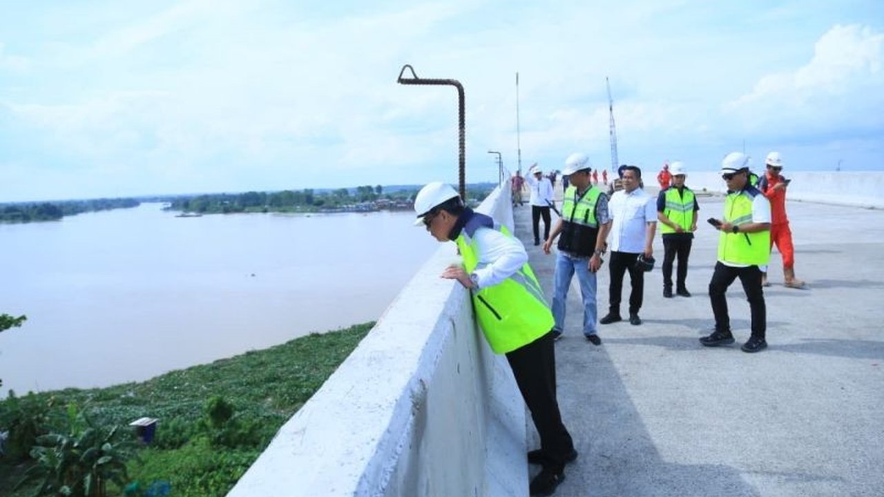 Wakil Gubernur Sumatera Selatan (Sumsel) Cik Ujang menargetkan Jembatan Musi V dapat dilintasi saat arus mudik Lebaran 2026, memastikan konektivitas dan kelancaran lalu lintas di Palembang.