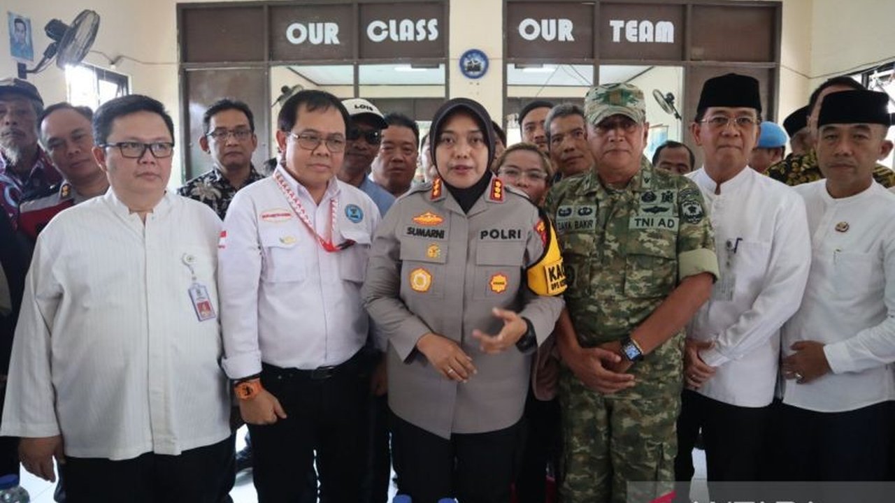 Polres Metro Bekasi gencar melakukan edukasi bahaya narkoba di Kampung Kavling, Cikarang, untuk memutus mata rantai peredaran gelap narkotika dan memperkuat ketahanan masyarakat.