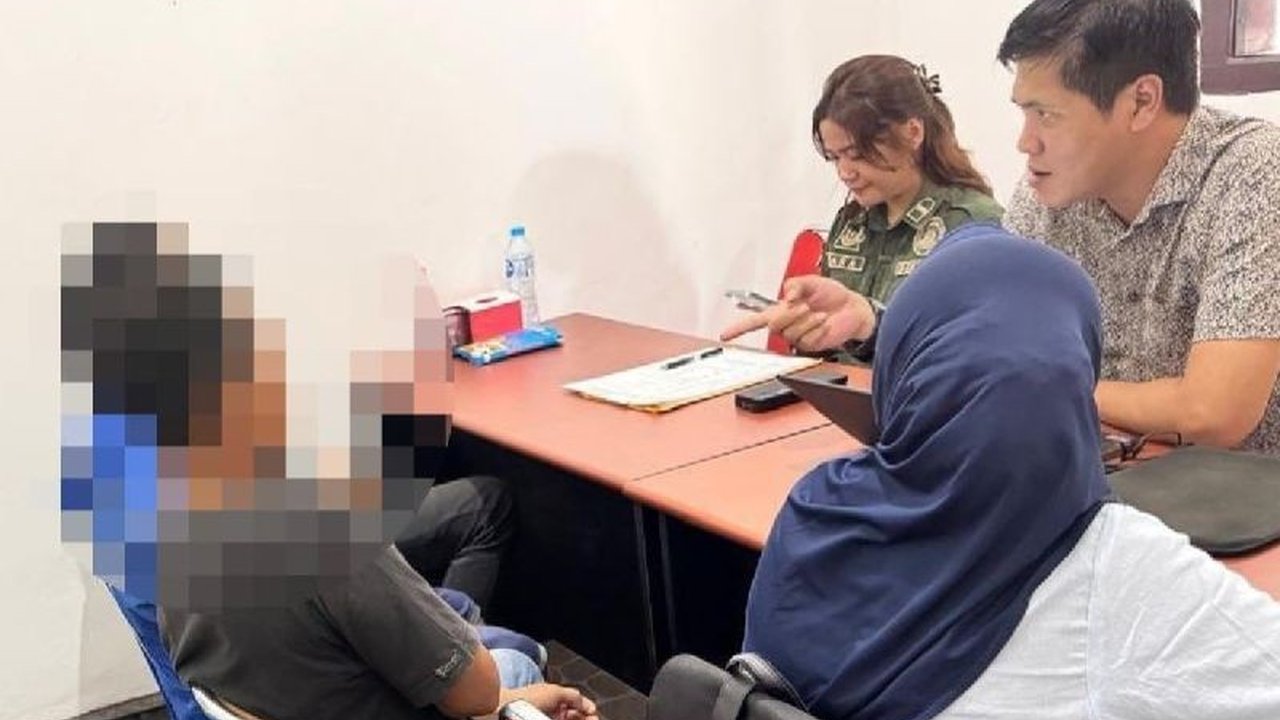 Direktorat Reskrimsus Polda Papua serahkan empat tersangka kasus BBM Subsidi Merauke ke Kejaksaan Negeri Merauke. Modus operandi terungkap, ancaman hukuman 6 tahun penjara menanti mereka.