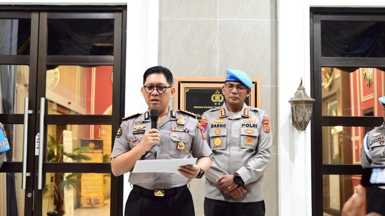 Dua oknum polisi muda Polda Jambi, Bripda SP dan Bripda NI, dijatuhi sanksi Pemberhentian Tidak Dengan Hormat (PTDH) oleh KKEP akibat kasus asusila. Ini putusan sidang kode etik, meski mereka banding.