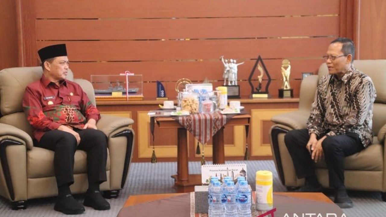 Pemerintah Provinsi Kalimantan Barat dan APHI menginisiasi Transformasi Bisnis Kehutanan Kalbar, beralih dari ketergantungan kayu ke pengembangan hasil hutan bukan kayu (HHBK) dan ekonomi hijau untuk kelestarian hutan serta peningkatan pendapatan daerah.