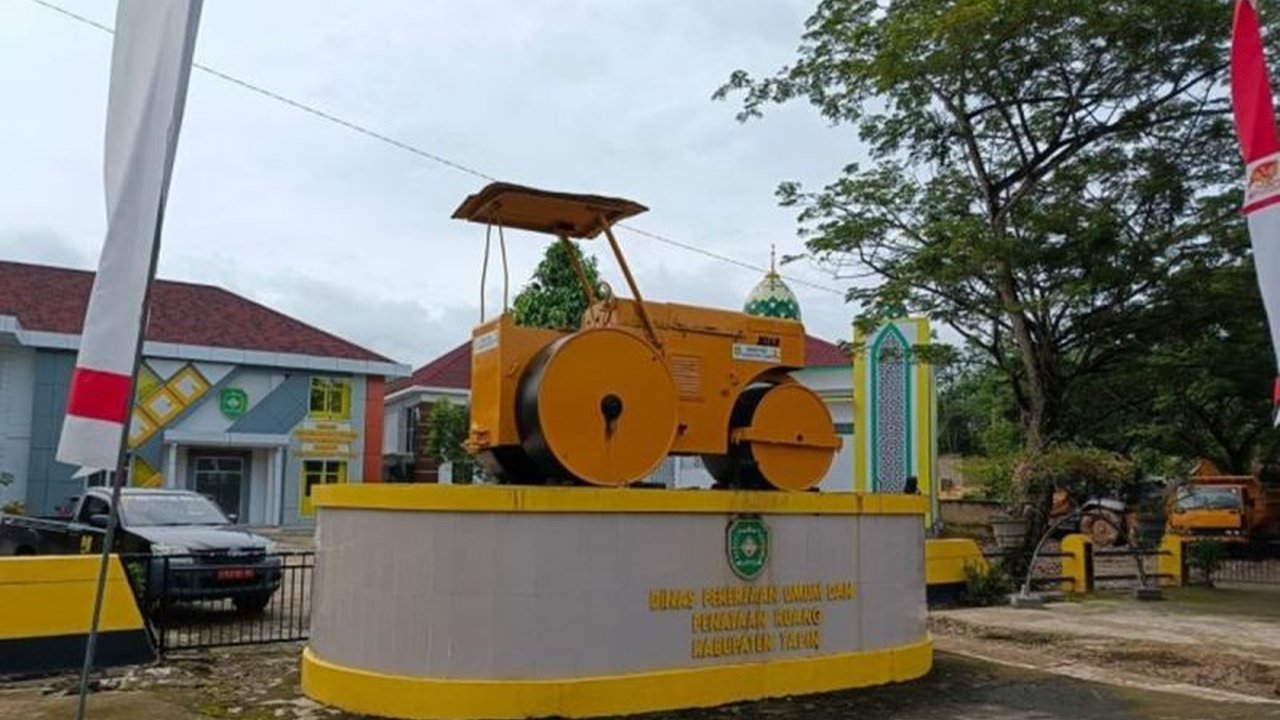 Pemerintah Kabupaten Tapin Kalimantan Selatan berupaya keras mendorong percepatan perbaikan jalan Tapin dan infrastruktur sungai yang rusak akibat banjir demi menjaga konektivitas wilayah serta aktivitas ekonomi masyarakat.