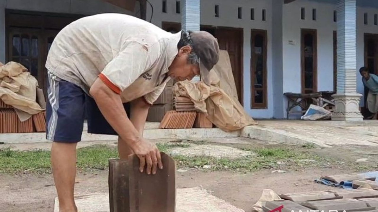 Pemerintah Kabupaten Magetan menyatakan dukungan penuh terhadap gagasan gentengisasi Presiden Prabowo Subianto, melihatnya sebagai momentum penting untuk memperindah wajah Indonesia serta memberdayakan perajin lokal.