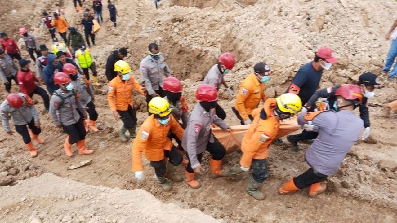 Tim SAR berhasil menemukan jasad Soleh, korban terakhir insiden longsor tambang bijih timah di Desa Pemali Bangka, mengakhiri operasi pencarian yang berlangsung sejak Senin (2/2).