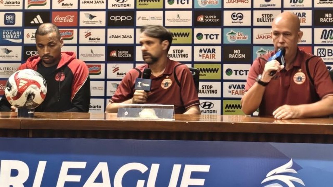 Pelatih Persija Jakarta, Mauricio Souza, menuntut tujuh pemain baru Persija Jakarta untuk berjuang keras demi menembus skuad inti Macan Kemayoran di Super League 2025-2026, menekankan bahwa tidak ada jaminan posisi tanpa usaha maksimal.