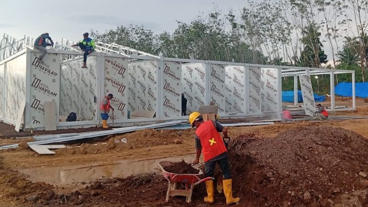 Kementerian PU mempercepat pembangunan hunian sementara (huntara) di Tapanuli Selatan bagi masyarakat terdampak bencana, memastikan ketersediaan fasilitas dasar dan kelayakan huni sebelum Ramadhan. Percepatan Pembangunan Huntara Tapanuli Selatan ini menja