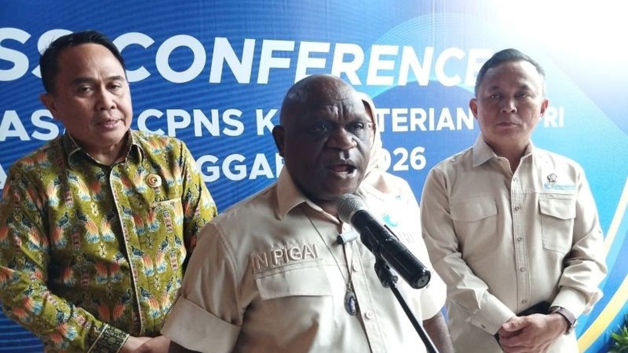 Menteri HAM Natalius Pigai menanggapi desakan Koalisi Masyarakat Sipil terkait inklusi akuntabilitas HAM dalam Traktat Keamanan Indonesia Australia yang baru ditandatangani, memicu perdebatan penting tentang independensi pengawasan HAM.