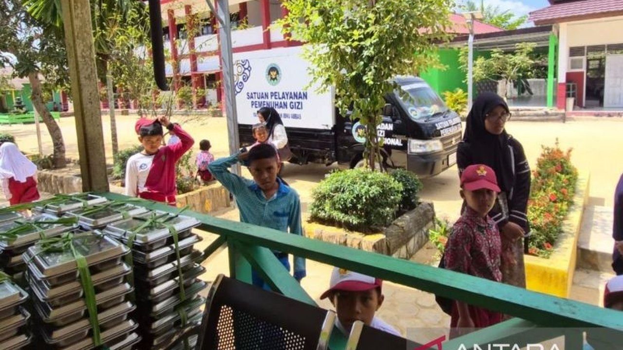 Jaringan Satuan Pelayanan Pemenuhan Gizi (SPPG) di Kalimantan Timur kini mencapai 173 unit, memperluas cakupan program Makan Bergizi Gratis bagi siswa. Simak detail pemerataan dan dampaknya.