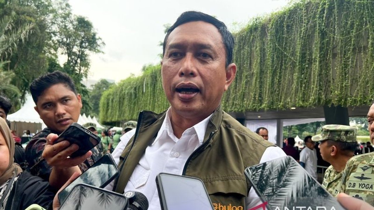 Direktur Utama Perum Bulog, Ahmad Rizal Ramdhani, mengungkapkan rencana besar Bulog kelola sembilan bahan pokok sebagai badan otonom, demi stabilisasi harga dan ketahanan pangan nasional.