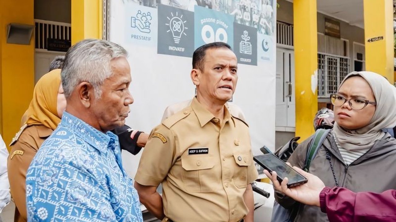 Dinas Pendidikan Kota Bandung memperkuat kolaborasi lintas OPD untuk mengatasi persoalan kesehatan mental pelajar Bandung, menyusul temuan ribuan siswa yang mengalami gangguan mental. Langkah ini menjadi fokus utama dalam menciptakan lingkungan belajar ya