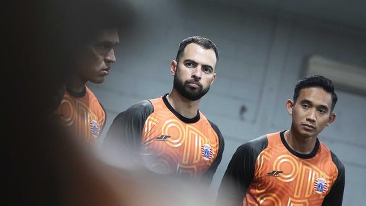 Jordi Amat dan Rizky Ridho akan menjadi andalan di lini belakang Persija mulai musim kompetisi 2025/2026. (Dok. Persija)