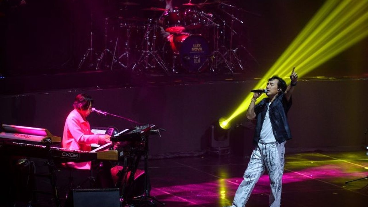 KLa Project sukses menggelar konser 'LUX NOVA' di Jakarta, menghadirkan kenangan manis dan kejutan istimewa untuk merayakan 37 tahun perjalanan musik mereka.