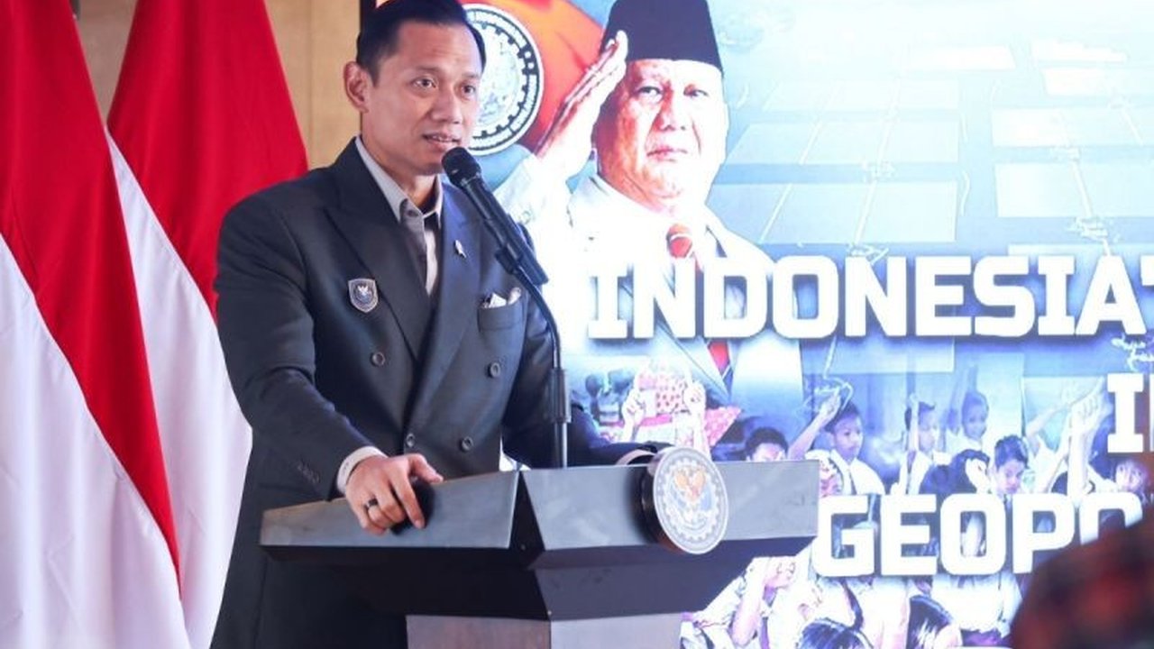Menteri Koordinator Bidang Infrastruktur dan Pembangunan Kewilayahan (Menko IPK) Agus Harimurti Yudhoyono menegaskan transformasi transmigrasi sebagai instrumen strategis pembangunan nasional, bertujuan mendorong pertumbuhan ekonomi tinggi, merata, dan be