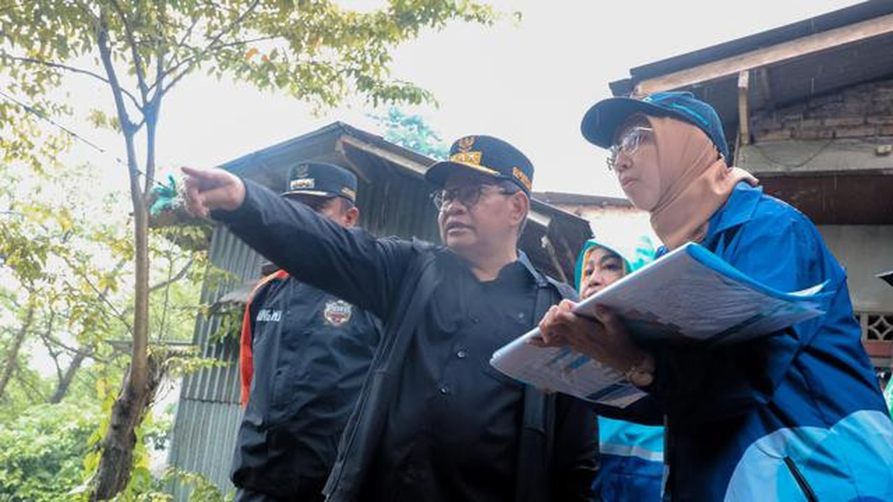 Gubernur DKI Jakarta Pramono Anung meninjau proses pembebasan lahan di Kelurahan Cawang, Jakarta Timur, pada Kamis (29/1/2026). (Foto: Dokumentasi Pemprov DKI Jakarta)