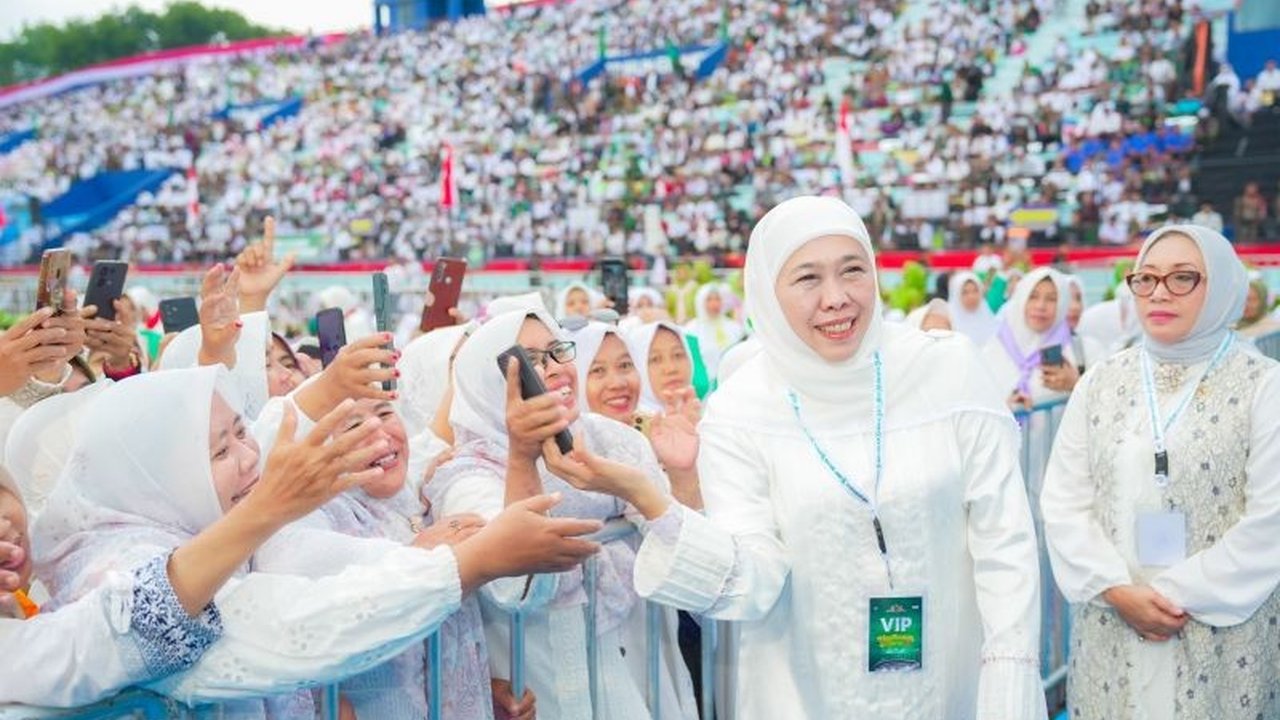 Gubernur Jawa Timur Khofifah Indar Parawansa mengapresiasi Kontribusi NU 1 Abad yang konsisten dalam pembangunan peradaban bangsa, terutama melalui pendidikan pesantren dan semangat moderasi Islam, menarik perhatian publik.