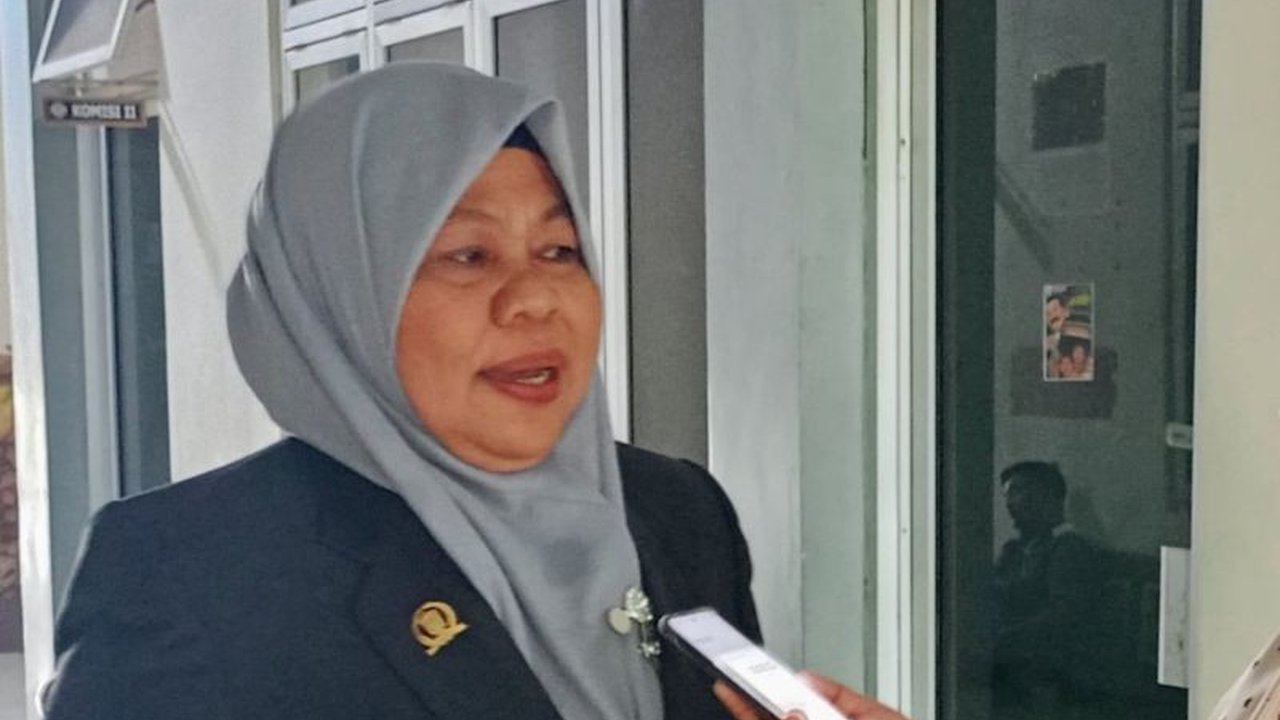 Badan Kehormatan DPRD Gorontalo Utara tengah memproses aduan dugaan pelanggaran kode etik terhadap salah satu anggotanya, dengan sidang telah memasuki tahap pemeriksaan saksi. Kasus ini menarik perhatian publik terkait integritas wakil rakyat.