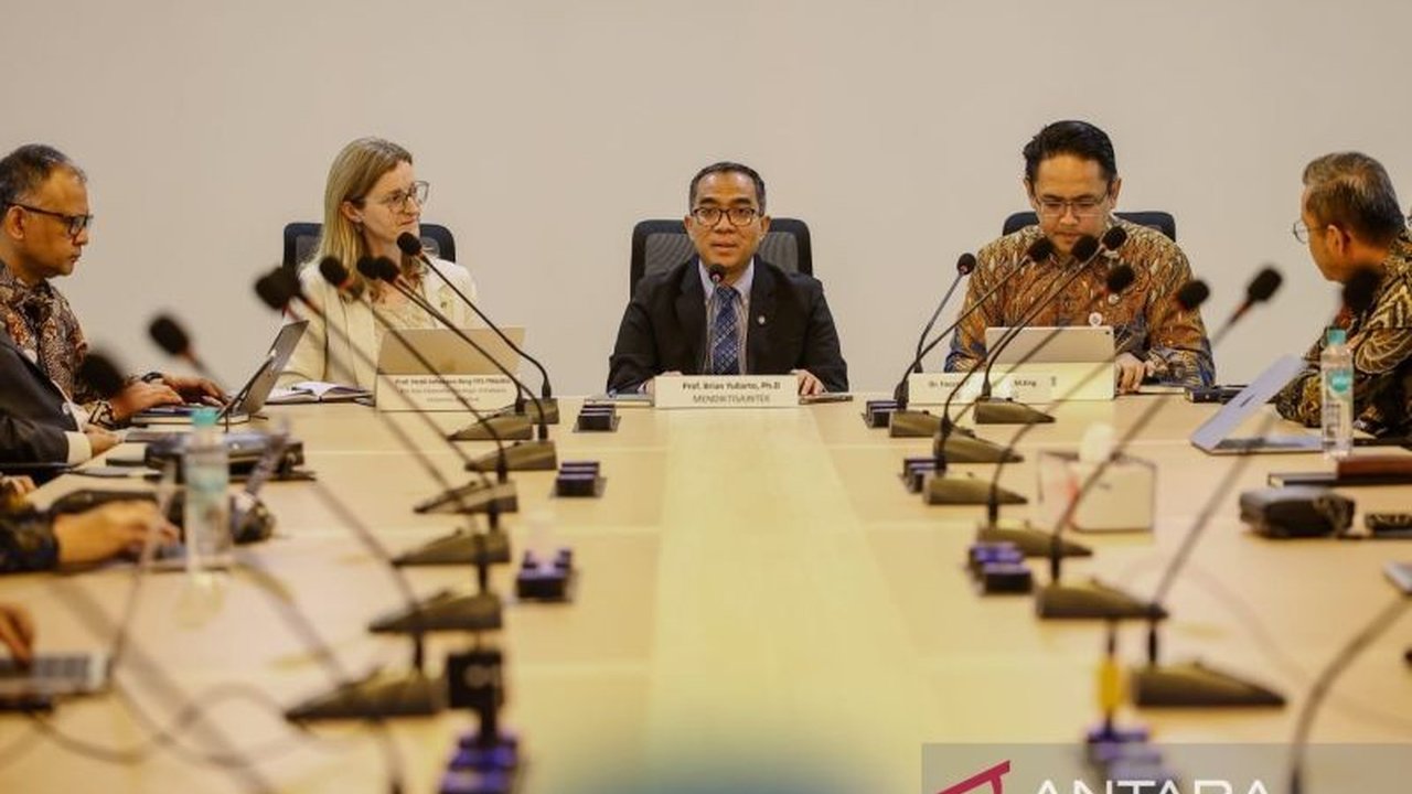 Kementerian Pendidikan Tinggi, Sains, dan Teknologi (Kemdiktisaintek) membuka peluang Kemitraan Pendidikan Tinggi Oxford untuk memperkuat ekosistem pendidikan dan layanan kesehatan nasional. Pembaca diajak mengetahui detail kolaborasi strategis ini.