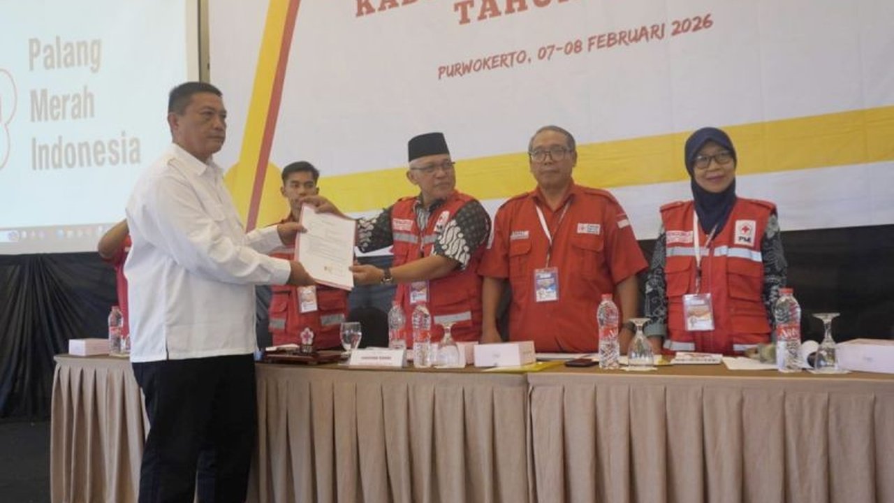 Bupati Banyumas Sadewo Tri Lastiono menaruh harapan besar agar PMI Banyumas semakin produktif dan profesional dalam menjalankan tugas kemanusiaan di bawah kepengurusan baru 2026-2031.