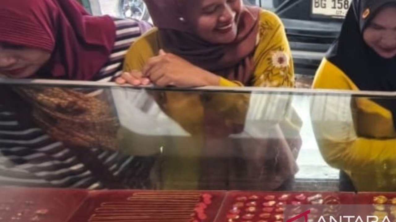 Harga Emas Palembang kembali menunjukkan tren kenaikan signifikan, mencapai Rp16,6 juta per suku setelah sempat turun, memicu pertanyaan tentang arah pasar selanjutnya.