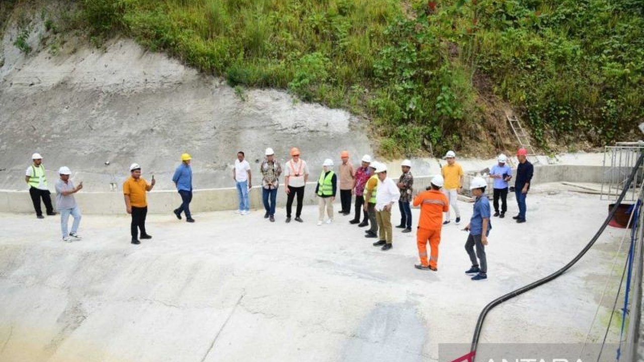 Wakil Gubernur Gorontalo Idah Syahidah meninjau langsung pembangunan PLTMH Gorontalo di Poduwoma, Bone Bolango, yang diharapkan mampu memperkuat suplai energi listrik dan mengurangi ketergantungan daerah.