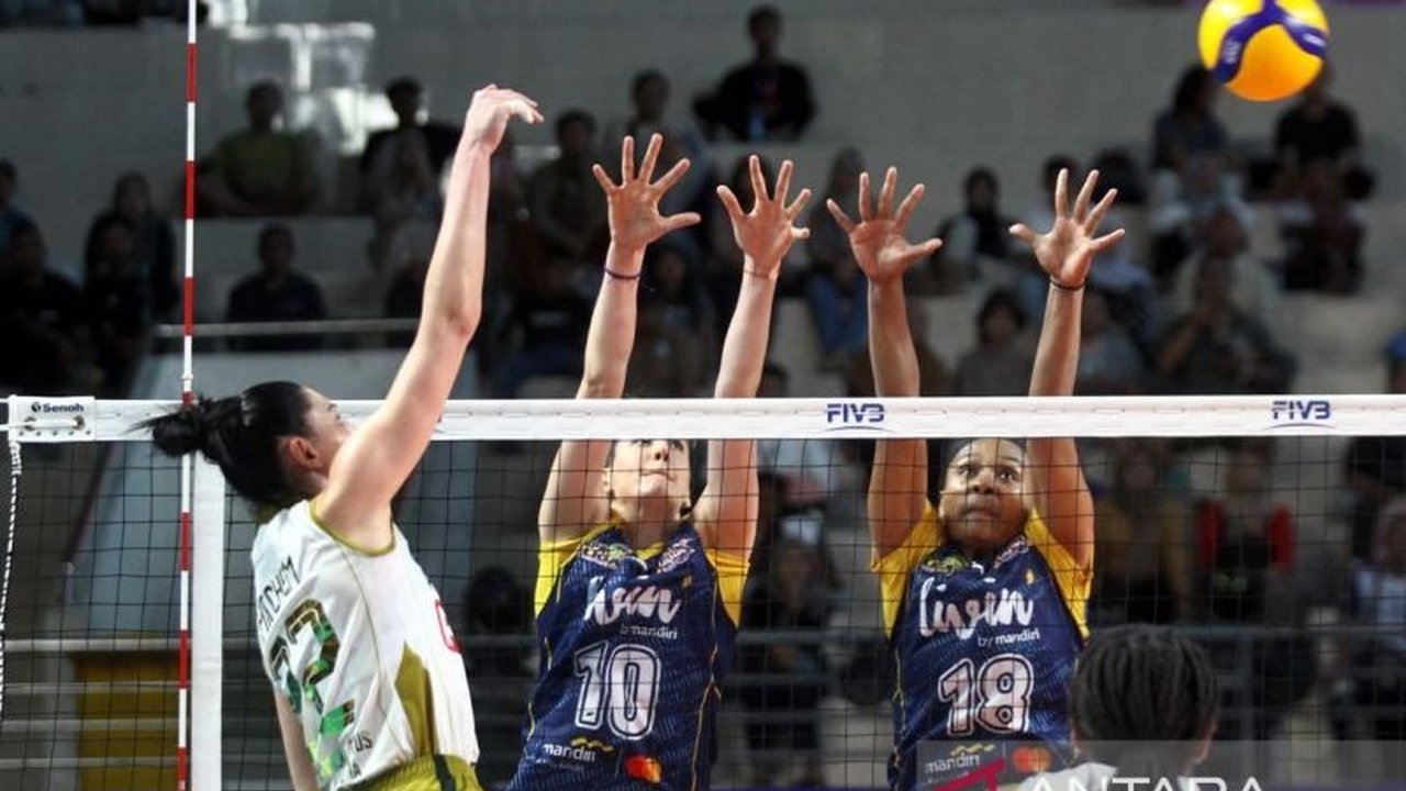 Jakarta Livin' Mandiri berhasil mengalahkan Gresik Phonska Plus Pupuk Indonesia dalam duel ketat Proliga 2026, membuka peluang mereka melaju ke babak final four.