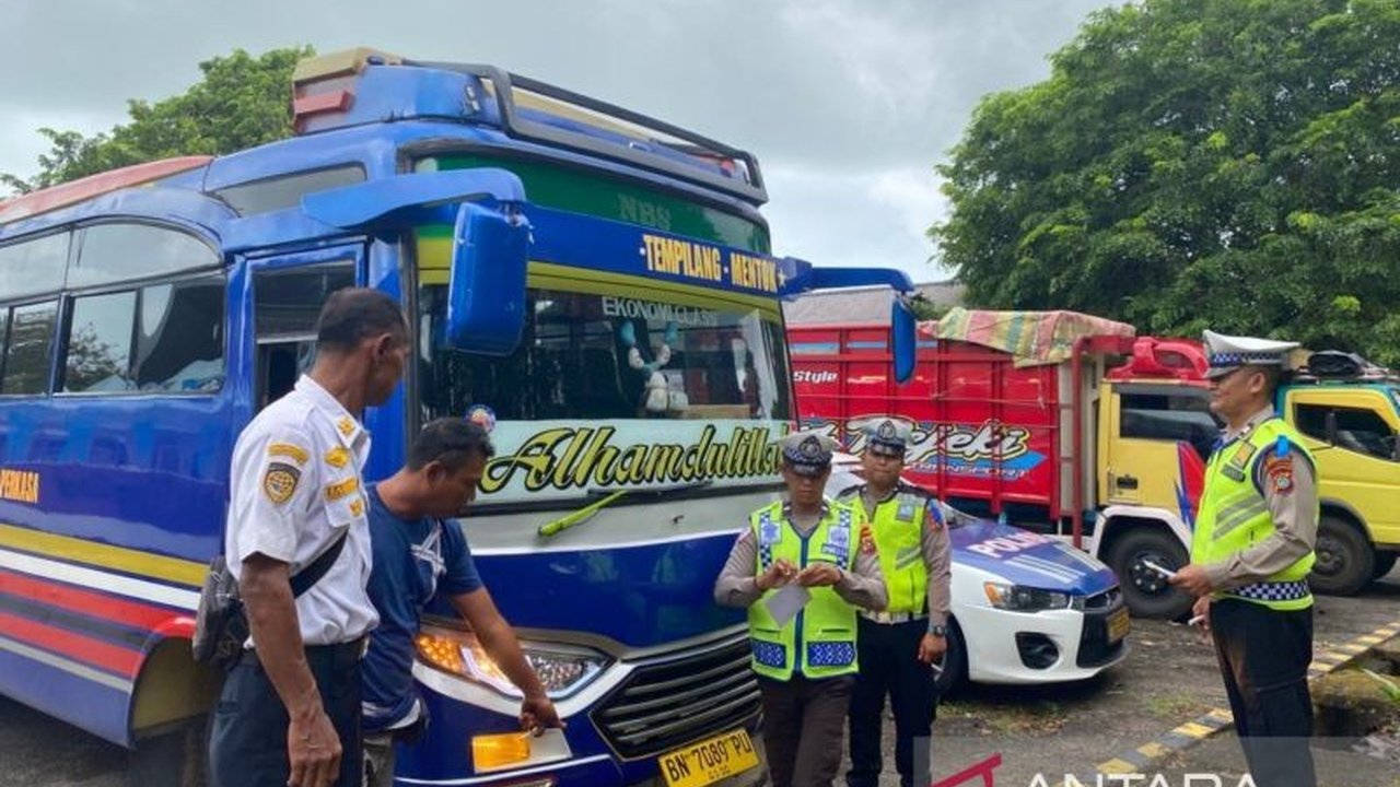 Satgas Preventif Operasi Keselamatan Menumbing 2026 Polres Bangka Barat rutin lakukan pengecekan angkutan umum Terminal Mentok untuk menjamin keselamatan masyarakat pengguna transportasi.