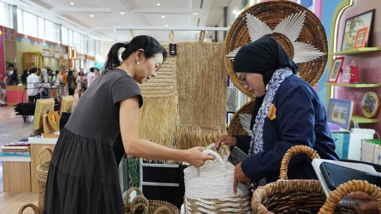 PT Pertamina (Persero) berhasil memperluas jangkauan UMKM binaannya ke pasar global melalui ajang Inacraft 2026, dengan capaian transaksi fantastis yang membuka peluang UMKM Pertamina tembus pasar global lebih luas.