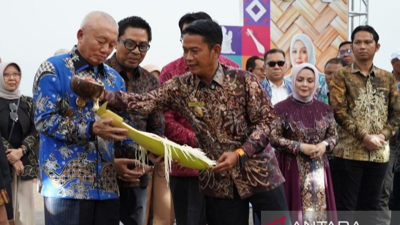 Pemerintah Kota Banjarmasin meluncurkan 500 kegiatan strategis yang bertepatan dengan hari jadi ke-500, diharapkan menjadi penggerak utama Banjarmasin 500 kegiatan ekonomi rakyat dan sektor pariwisata.