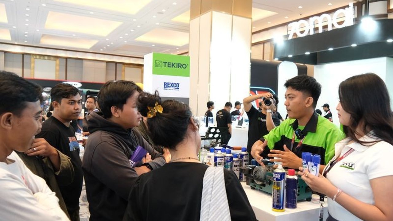 Rexco hadir di IIMS 2026, siap kawal elektrifikasi di Indonesia melalui produk perawatan khusus komponen elektrik. Edukasi pasar menjadi fokus utama, bukan hanya penjualan, untuk menjaga performa kendaraan listrik.