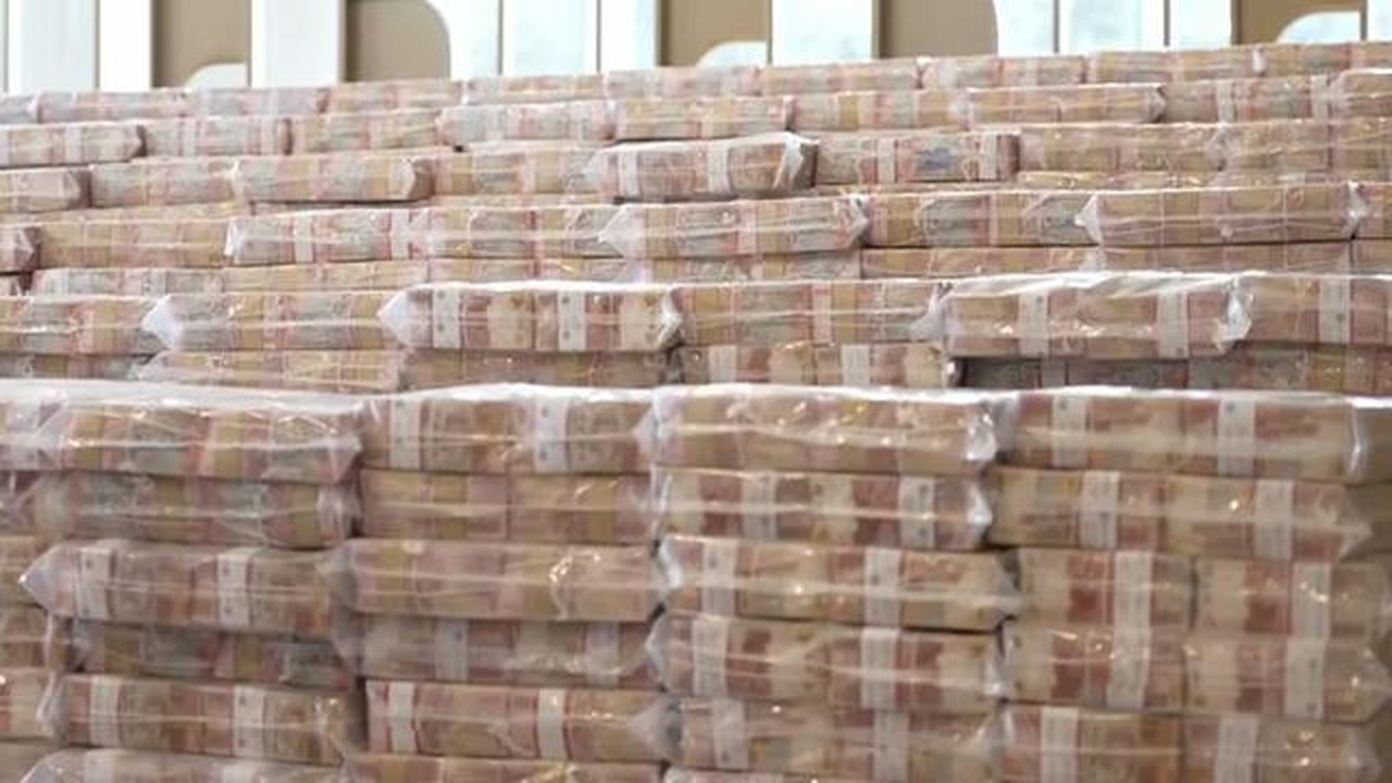 Penampakan Tumpukan Uang Rp 13 Triliun yang Disita Kejagung dari Hasil Kasus Korupsi CPO. (istimewa)
