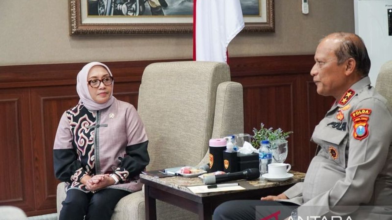 Kementerian Pemberdayaan Perempuan dan Perlindungan Anak menetapkan Jawa Timur sebagai proyek percontohan penanganan terpadu kekerasan perempuan dan anak, menyinergikan data dari berbagai instansi untuk respons yang lebih optimal.