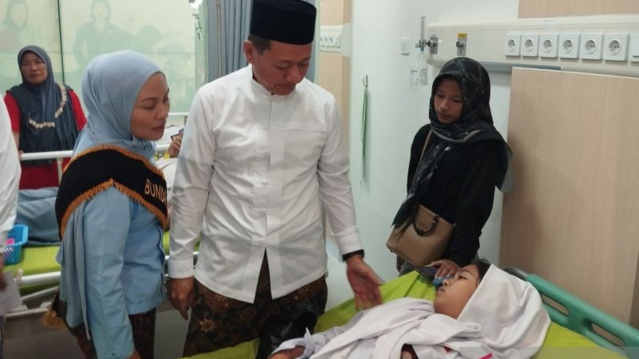 Dinas Kesehatan Kudus mengumumkan hasil uji lab sampel makanan SPPG Purwosari 01 positif terkontaminasi bakteri E.Coli, diduga kuat menjadi penyebab keracunan massal siswa SMA Negeri 2 Kudus.