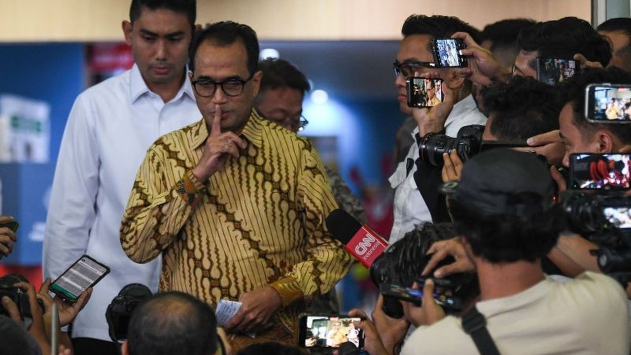 Komisi Pemberantasan Korupsi (KPK) memberikan tanggapan terkait nasib Budi Karya Sumadi dalam penyelidikan lanjutan kasus dugaan suap pembangunan dan pemeliharaan jalur kereta api DJKA Kemenhub, meminta publik untuk menunggu perkembangan.