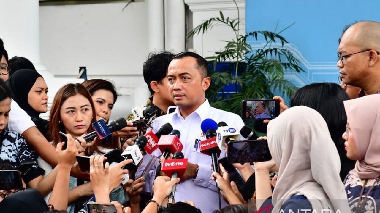 Menteri Sekretaris Negara (Mensesneg) Prasetyo Hadi menjelaskan bahwa pemerintah mengalihkan pengelolaan Hotel Sultan kepada Pusat Pengelolaan Kompleks Gelora Bung Karno (PPKGBK) menyusul putusan pengadilan, bukan menutupnya.