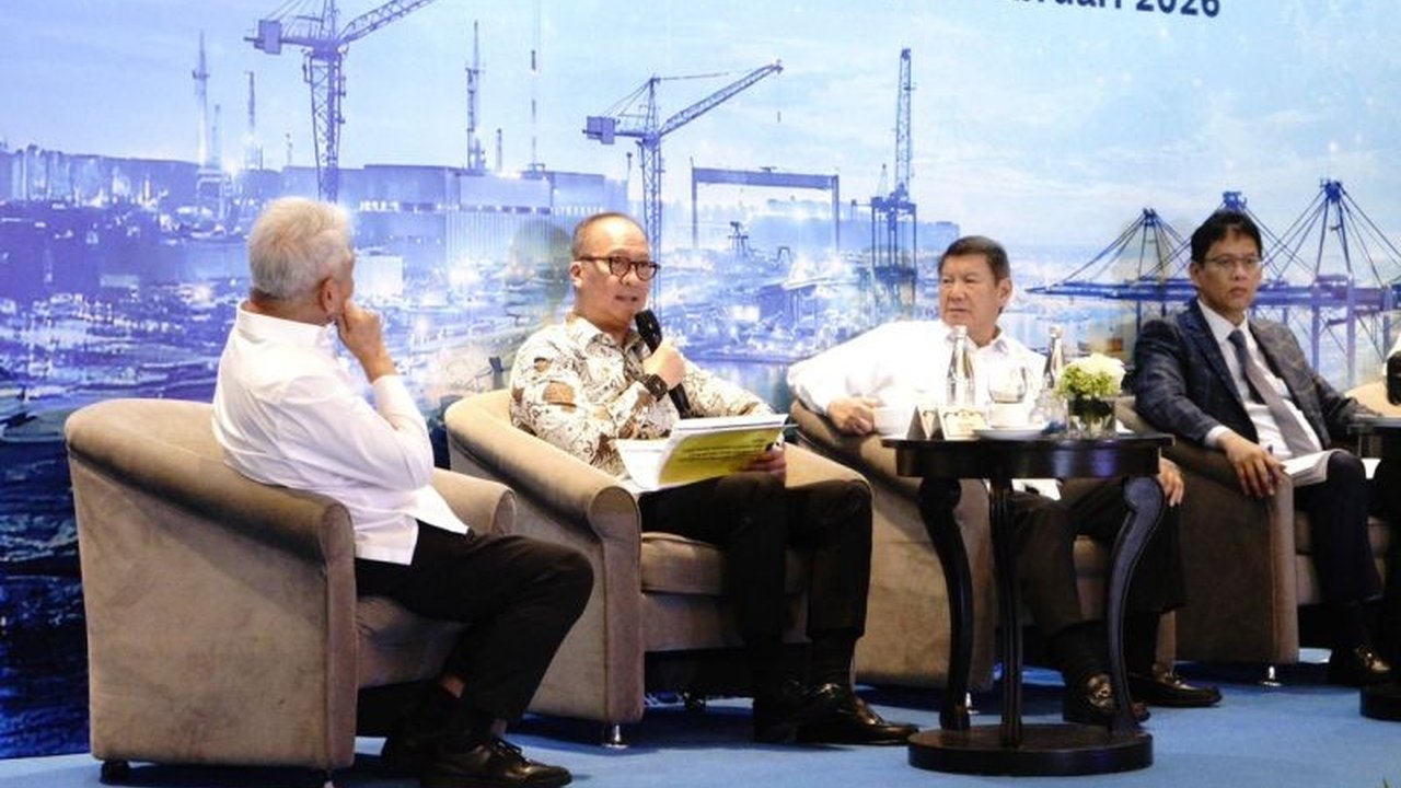Kementerian Perindustrian (Kemenperin) berkomitmen mendorong penguatan industri kapal nasional, sebuah langkah strategis untuk mentransformasi sistem logistik Indonesia dan meningkatkan daya saing ekonomi.