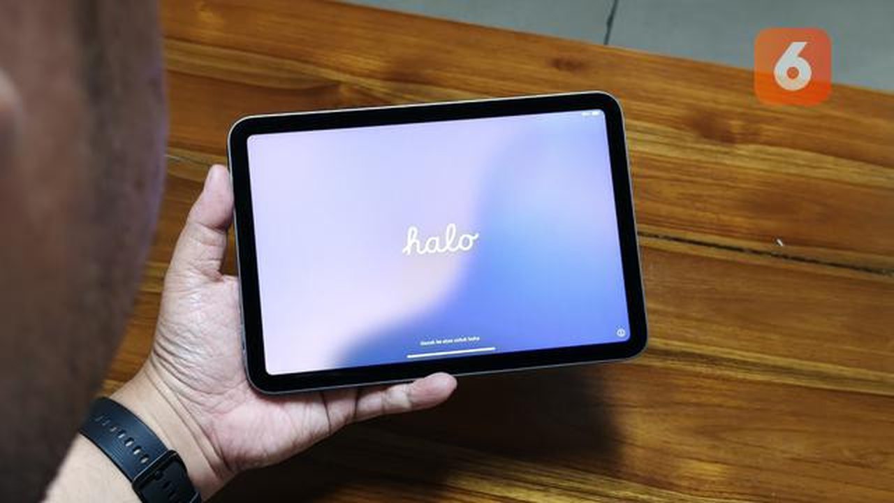 Unboxing iPad Mini 7 2024: Cek Isi Kotak Si Mungil Chipset A17 Pro! (Liputan6.com/ Agustinus Mario Damar)
