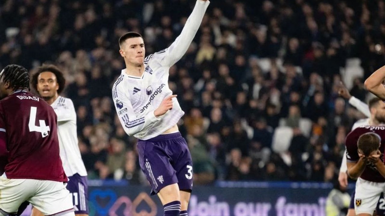 Benjamin Sesko tampil sebagai pahlawan Manchester United, mencetak gol krusial di menit akhir untuk mengamankan hasil imbang 1-1 kontra West Ham pada pekan ke-26 Liga Inggris.