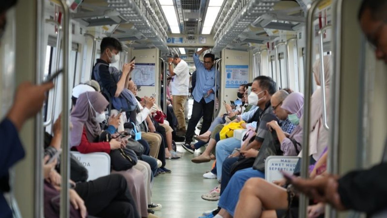 LRT Jabodebek mengimbau pengguna untuk mengatur waktu keberangkatan di luar jam sibuk. Hal ini bertujuan meningkatkan kenyamanan perjalanan serta mengelola kepadatan Jadwal LRT Jabodebek.